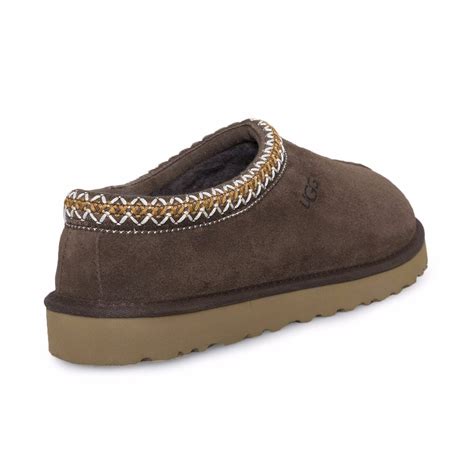 Chocolate tasman ugg - Ideal for the cabin, weekend getaways, boardwalk strolls, and simply relaxing at home, these women's UGG Tasman black slippers. Crafted using suede upper, these slippers have a round toe and easy slip-on entry. Features include UGGbraid detail made with 100% recycled polyester fibers, 17mm UGGplush™ upcycled wool, and 40% TENCEL™ …